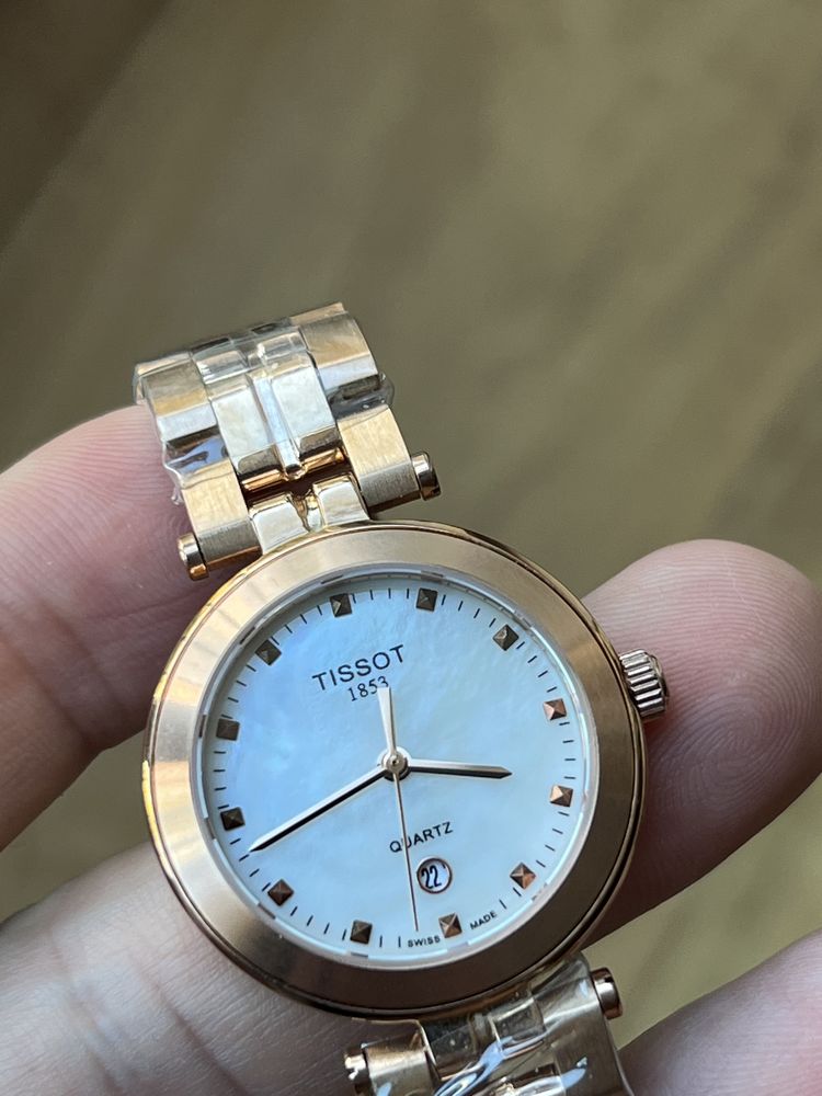 женские наручные часы Tissot gold