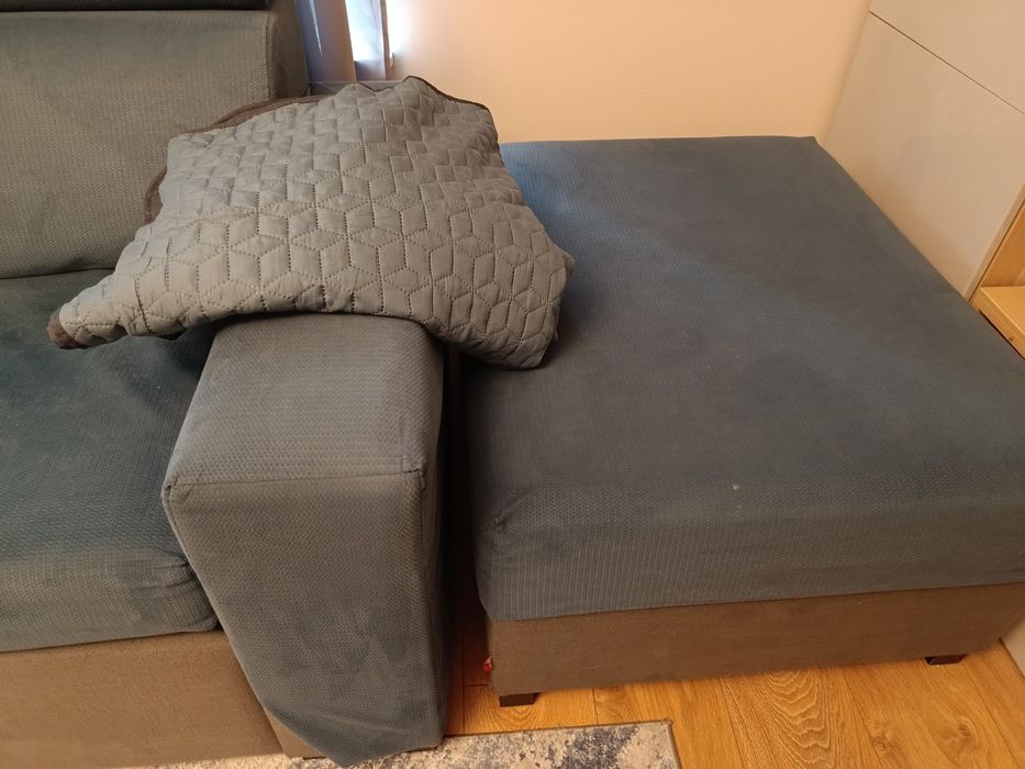 Sofa rozkładana plus skrzynia pufa
