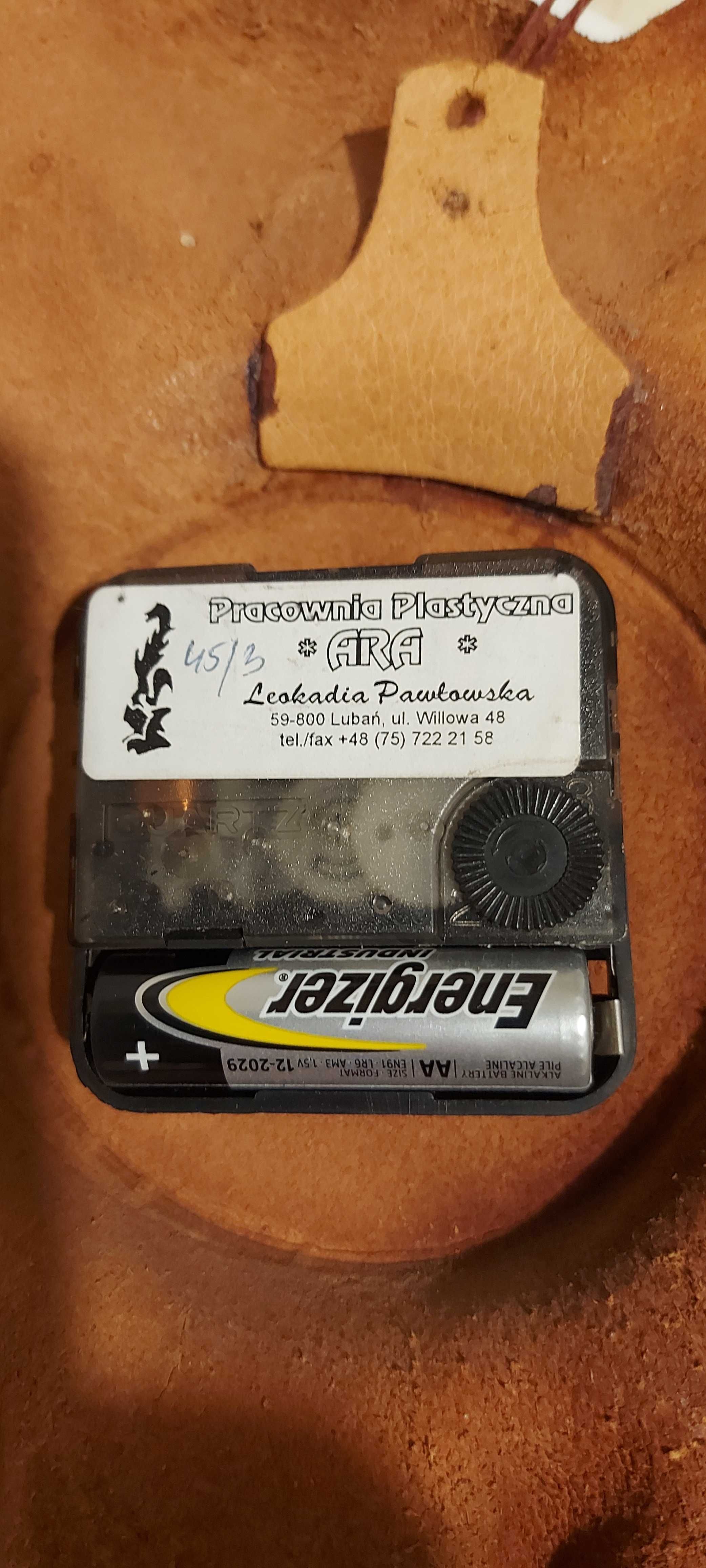 Zegar ścienny ze skóry