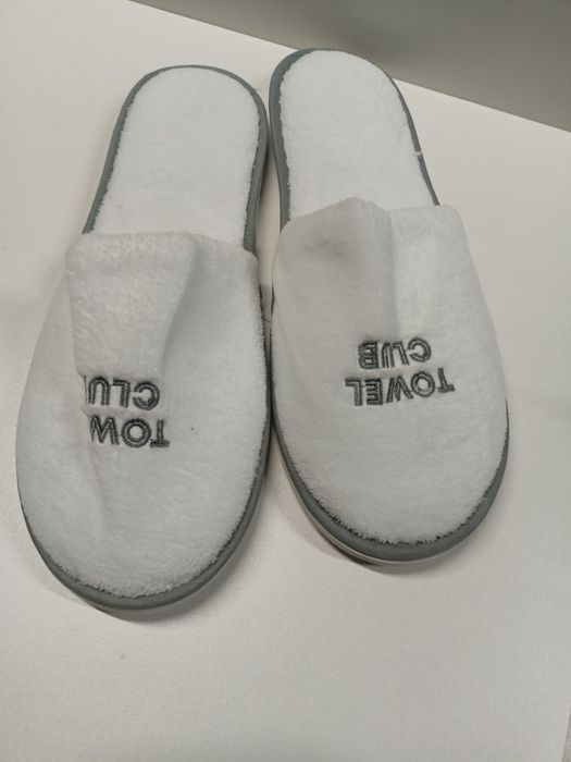 Kapcie męskie białe
