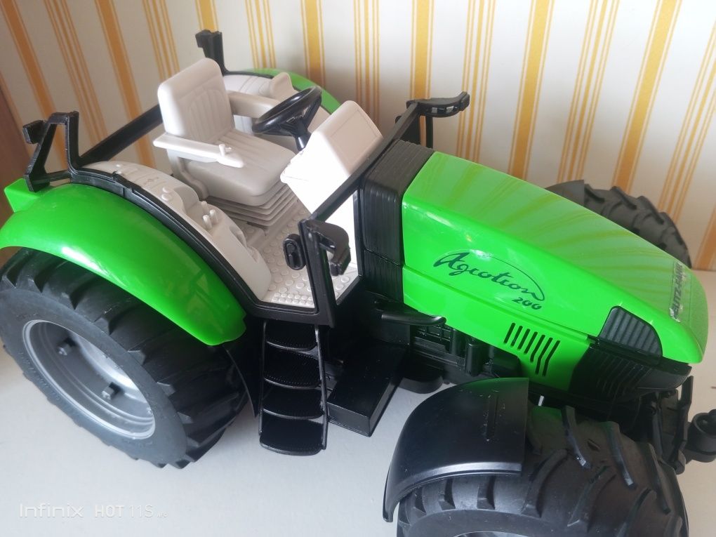 Traktor ciągnik BRUDER Deutz Agrotron 200