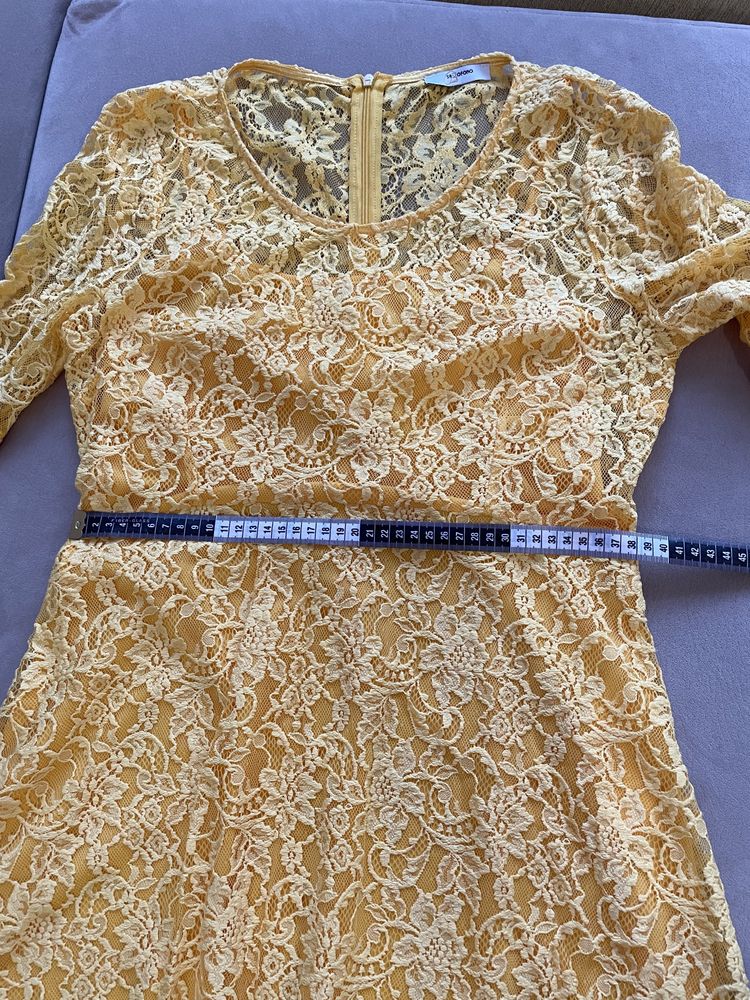 Яскрава літня сукня