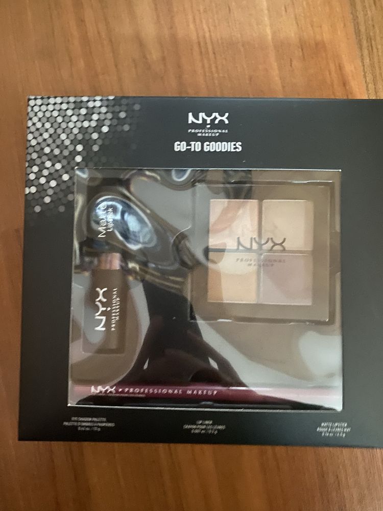 Nyx go to goodies look set 16