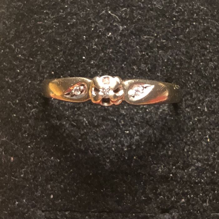 Zloty pierscionek 585 z diamentami