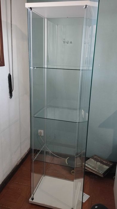 Vitrine DETOLF do IKEA