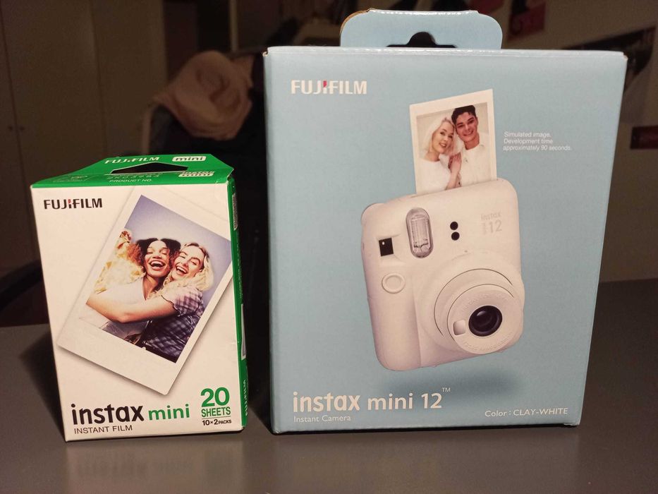 Máquina + Instantâneos -- FUJIFILM Instax Mini 12 (Branco)