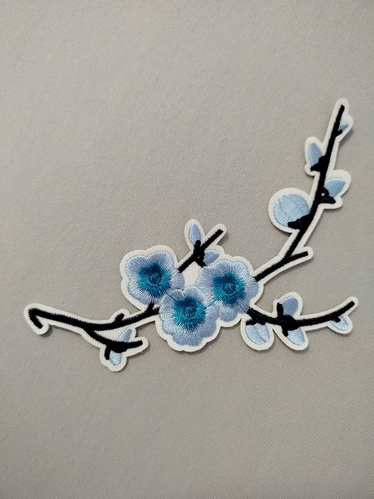 Naszywka niebieskie kwiaty
