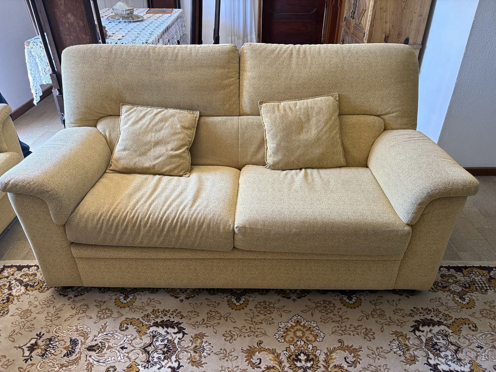 Sofa de 2 lugares e 2 poltronas