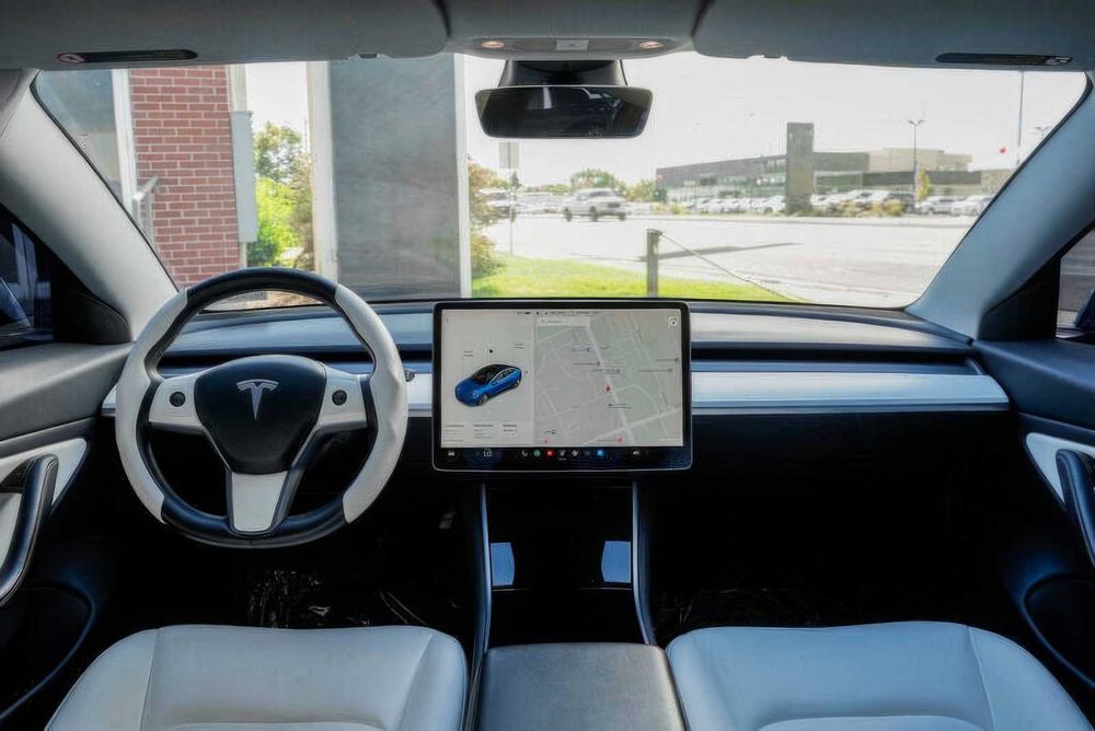 Tesla Model 3 Long Range      2019