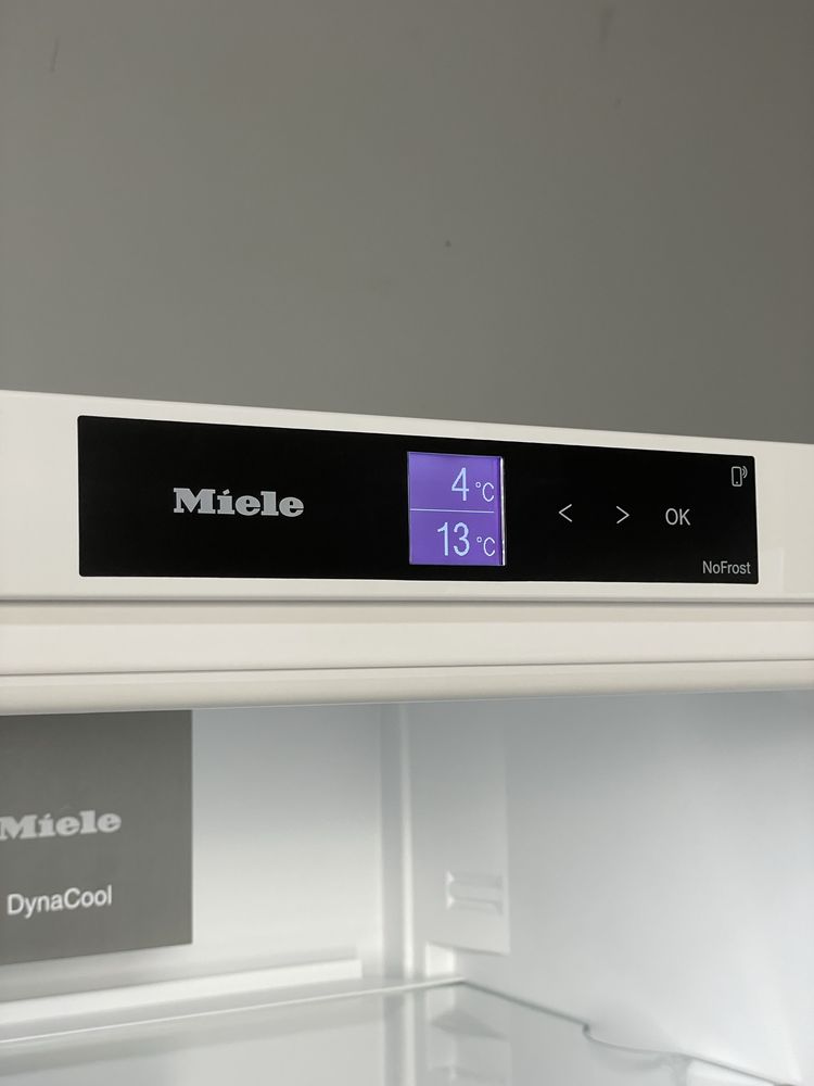 Premium Вбудований холодильник Miele KFN 7734