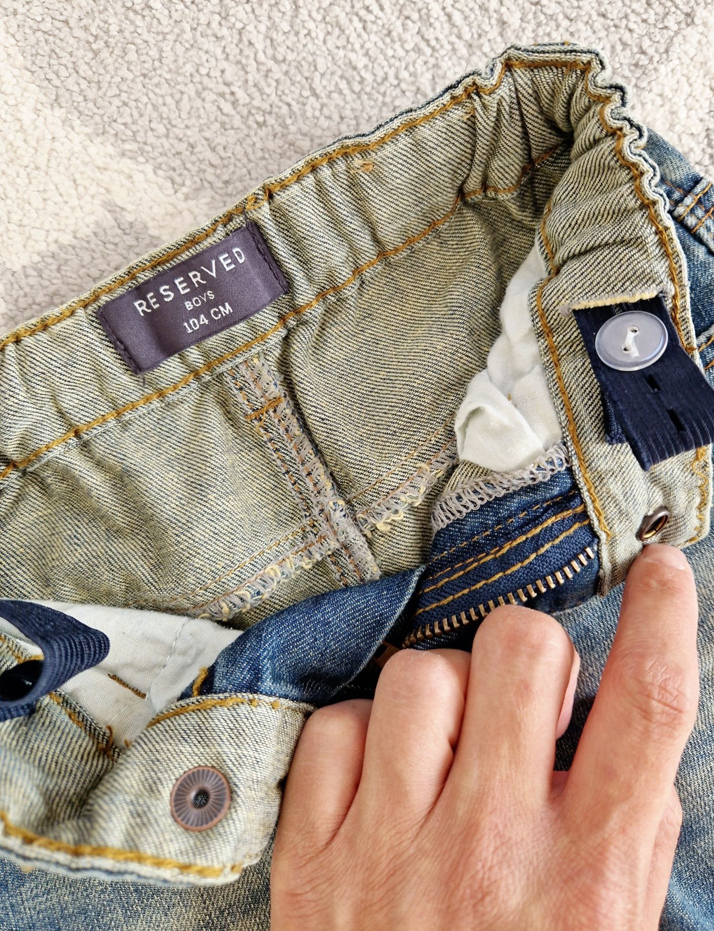 Spodnie jeansy Reserved r. 110 fajny fason