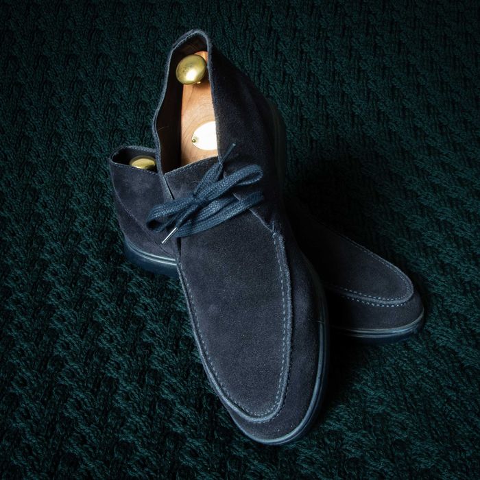 Suitsupply, chukka boots, zamszowe, granatowe. Rozmiar 42