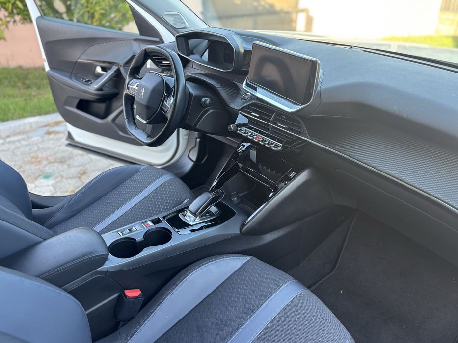Peugeot E-2008 Allure