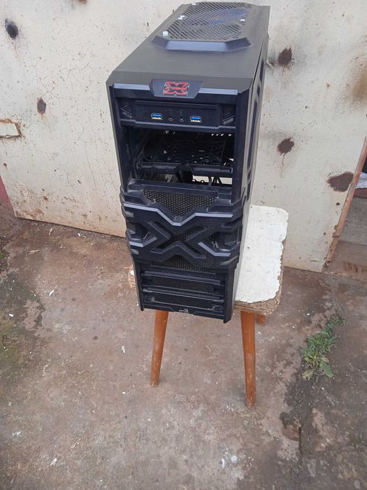 Продам корпус комп'ютера з кулєрами.