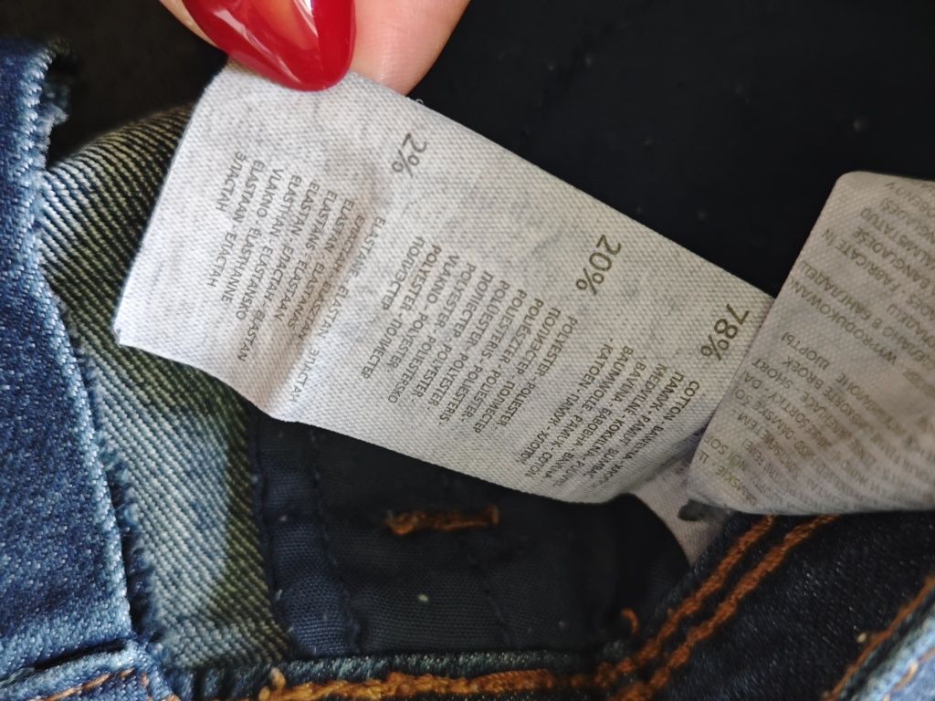 Krótkie spodenki, szorty jeansowe, rozmiar S viralowe letnie ubrania