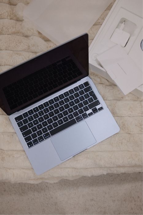 Macbook Air 13, M4 256gb, у новому стані!