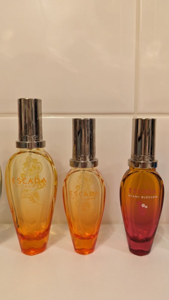 Coleçao frascos de Perfume Escada