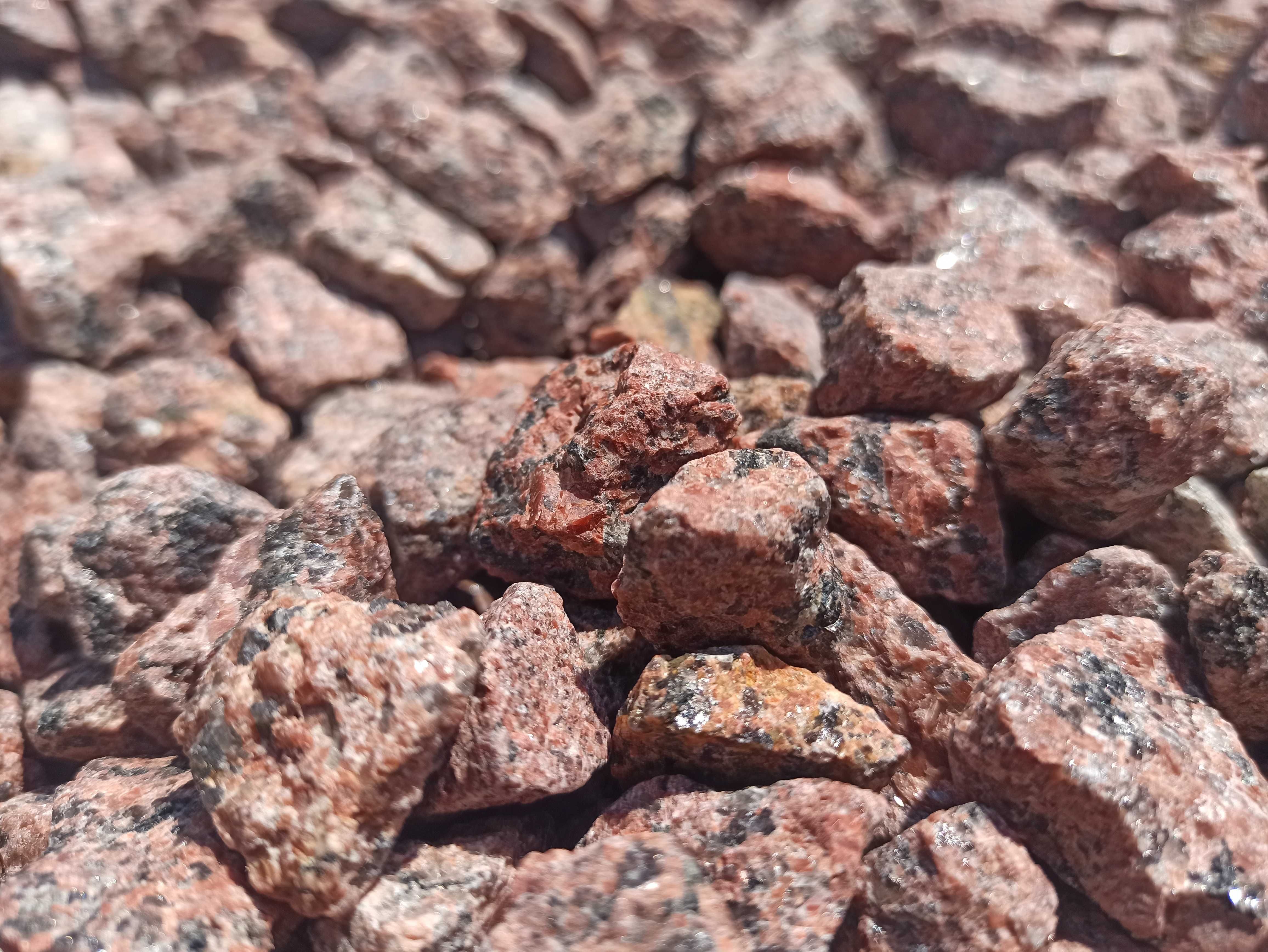 Grys Czerwony Vanga 16-22 mm Kwarcowy Marianna Kora Bazaltowy Granit