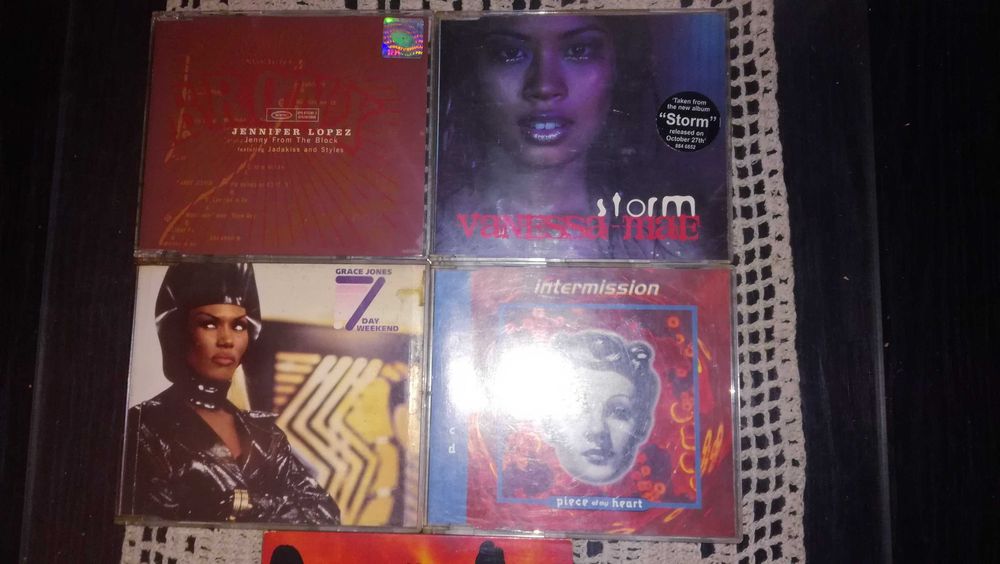 5 singli CD: Intermission,J.Lopez,Grace Jones..