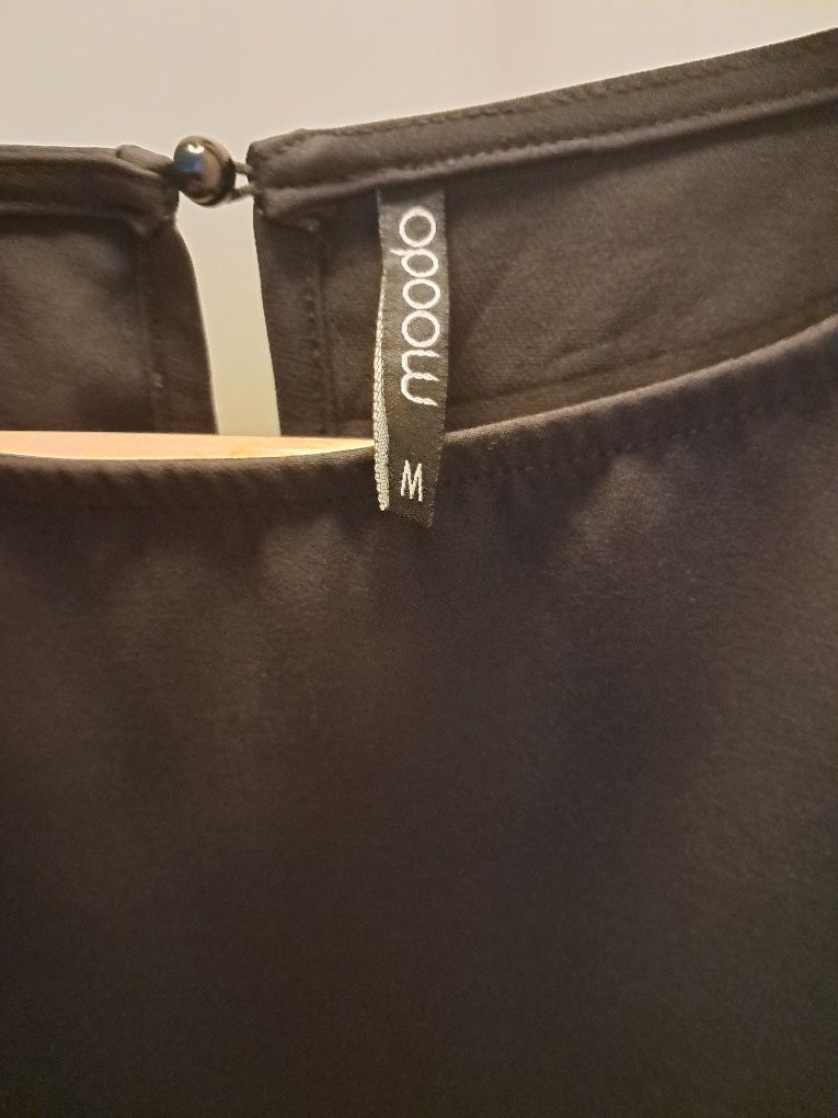 Sukienka moodo midi