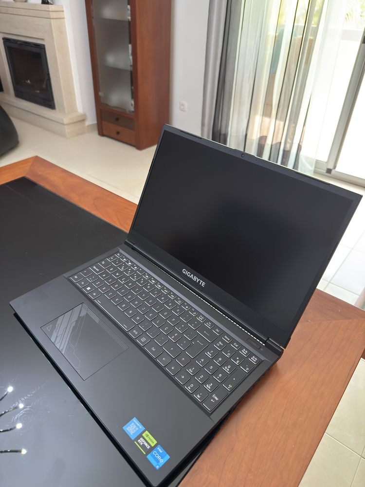Portátil Gaming - GIGABYTE (RTX 4060, i5-13500H, 16GB, 512GB SSD)