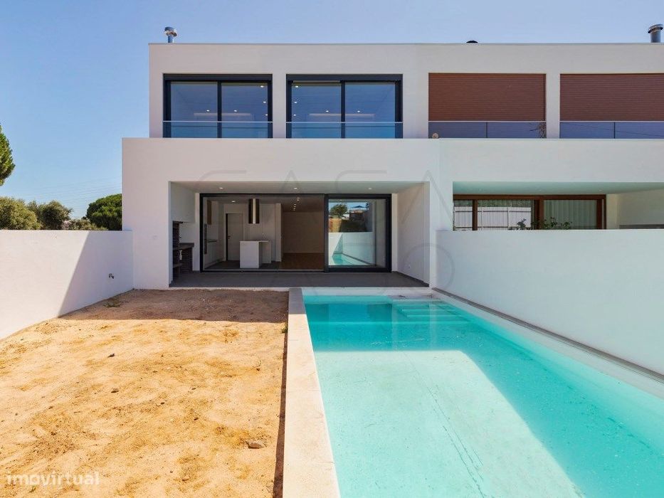 Moradia nova com garagem, piscina e jardim na Quinta da Amizade