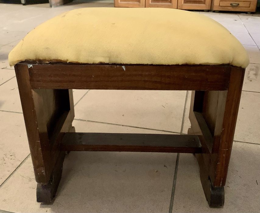 Pousa pes/ banqueta para estofar