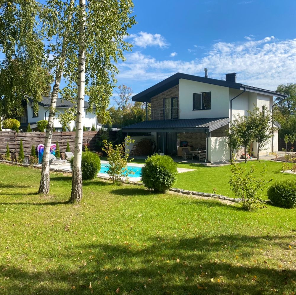 Продаж будинку біля метро, з меблями, басейном та садом | Власник