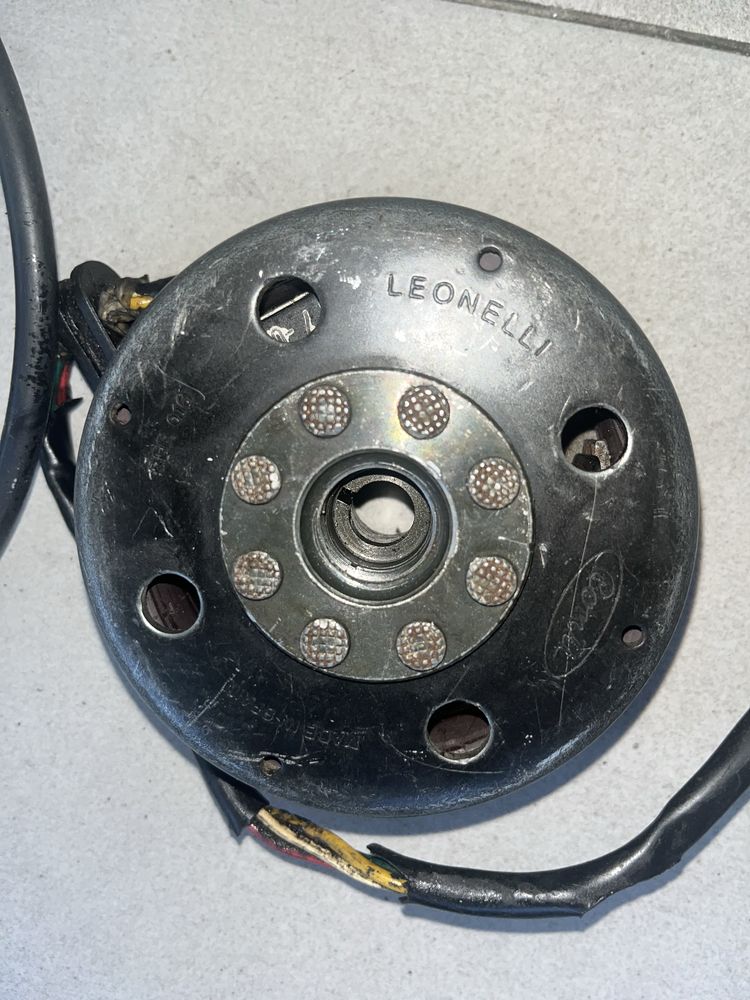 Vendo material de am6 minareli e algim de tzr 125