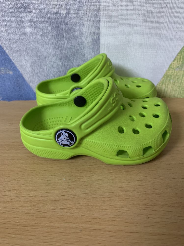 Шлепки босоножки Crocs  Размер С 4/5  В идеальном состоянии