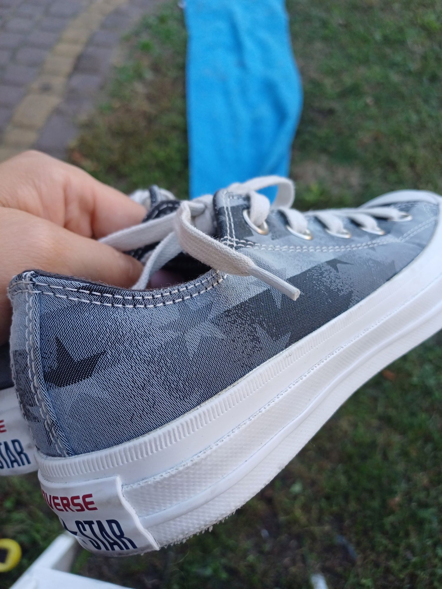 Buty dzieciece converse w gwiazki