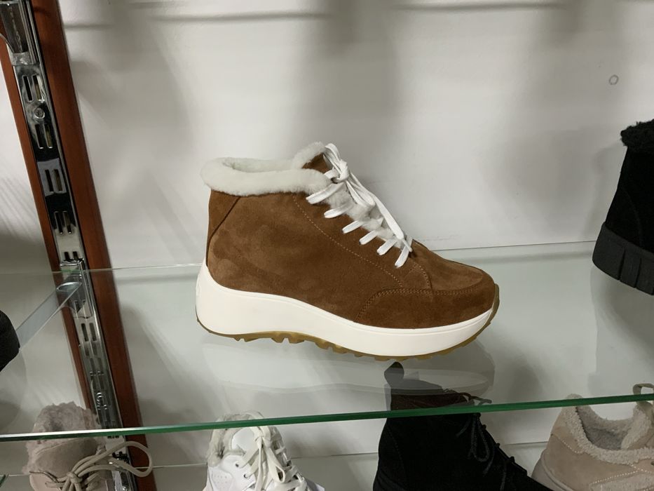 Женские  стильные зимние замшевые ботинки на шнурках жіночі черевики