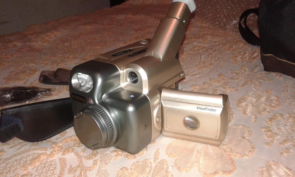 Máquina Fotográfica Disfarçada de Camcorder - Nova