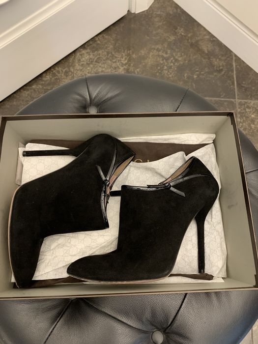 GUCCI piękne botki na obcasie , skóra zamsz