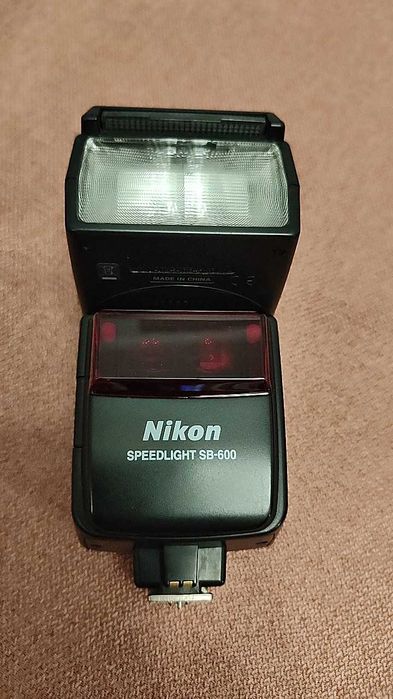 Nikon SB-600 спалах