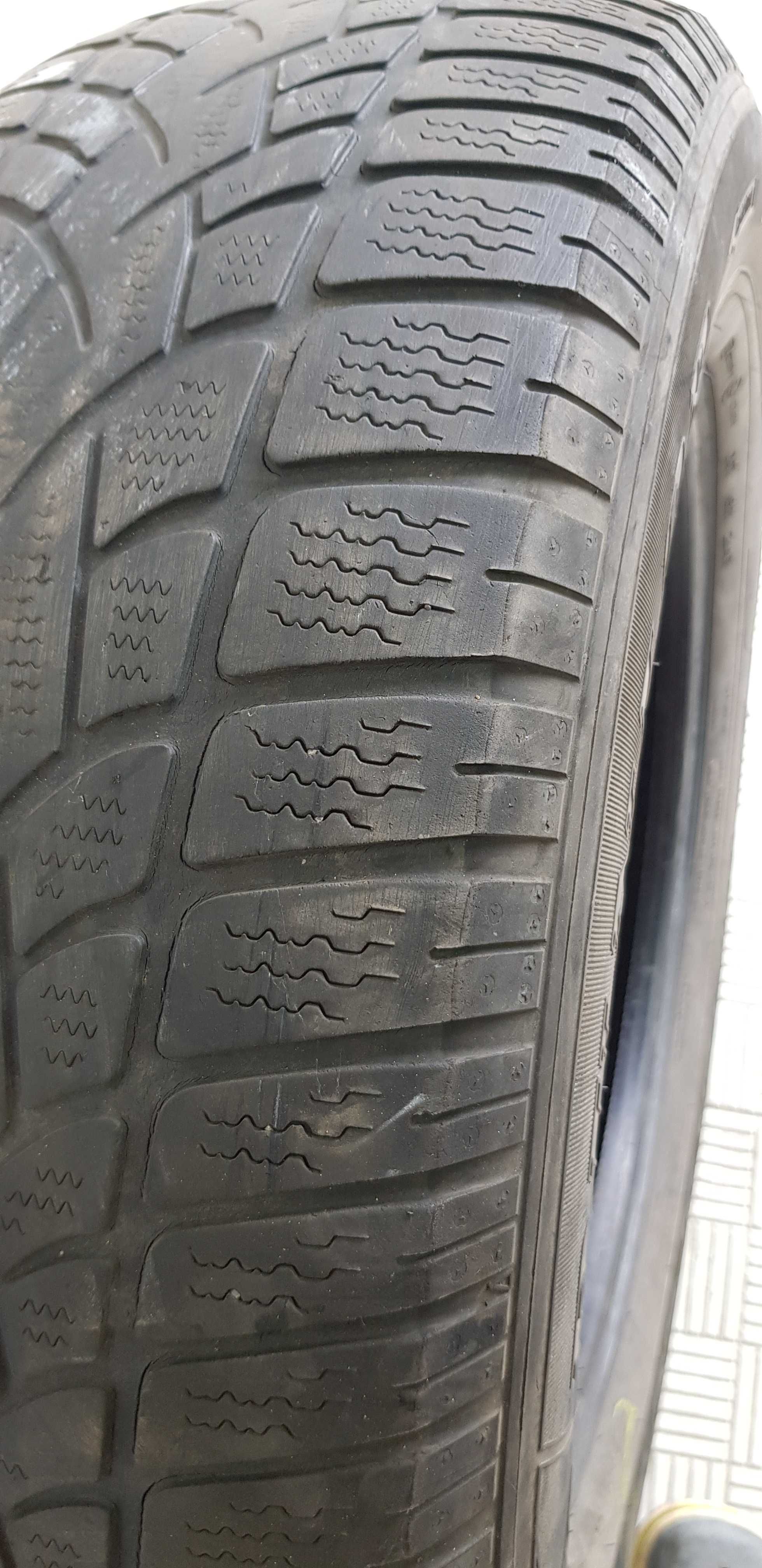 Продам шини автомобільні Dunlop 235/65R17