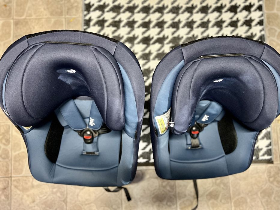2 foteliki Joie Spin 360 dla bliźniat - 0-18 kg