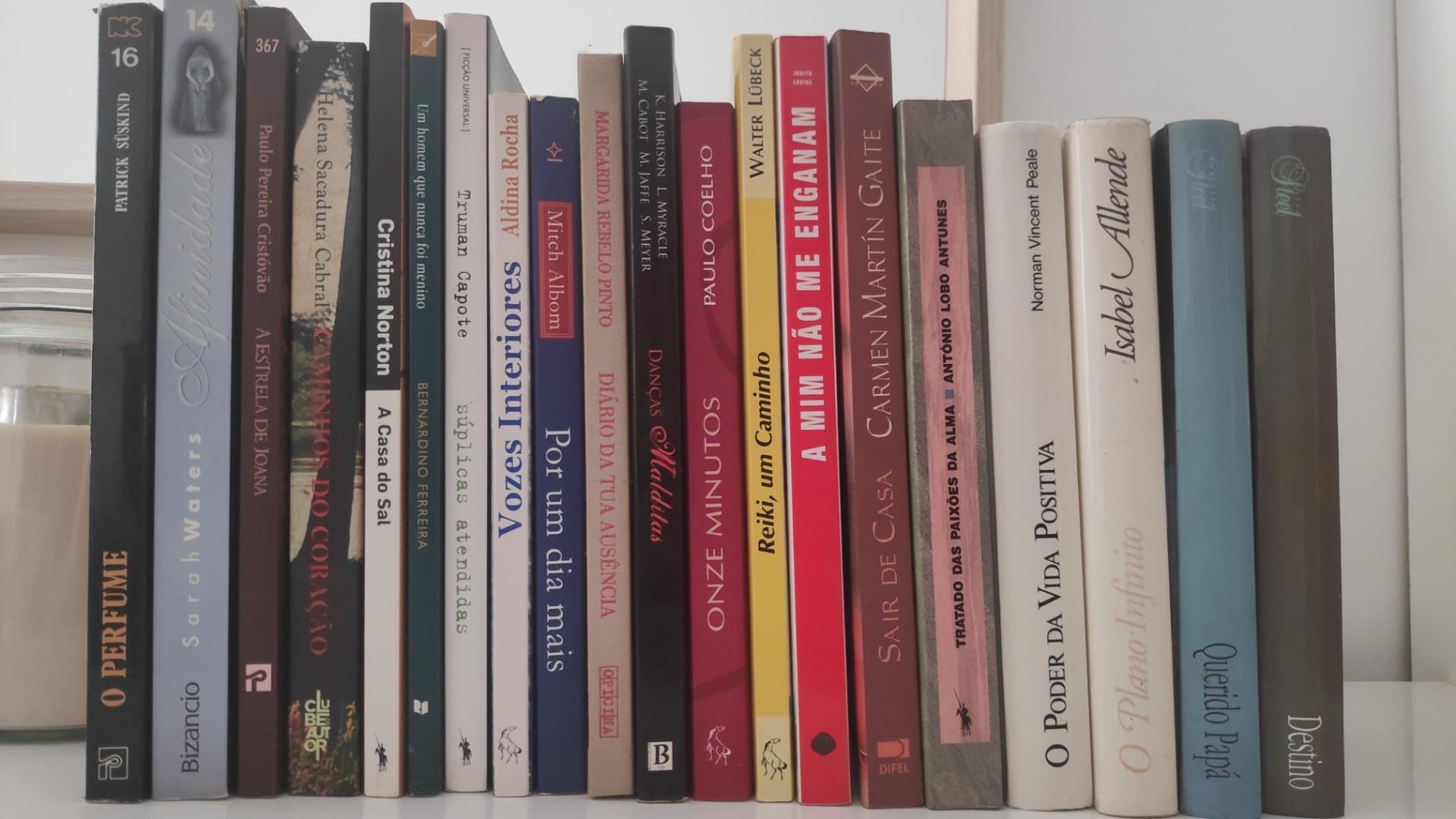 Livros de géneros variados