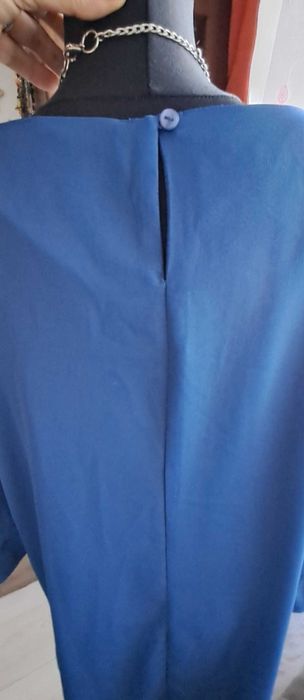 Świetna granatowa sukienka, prosta i elegancka