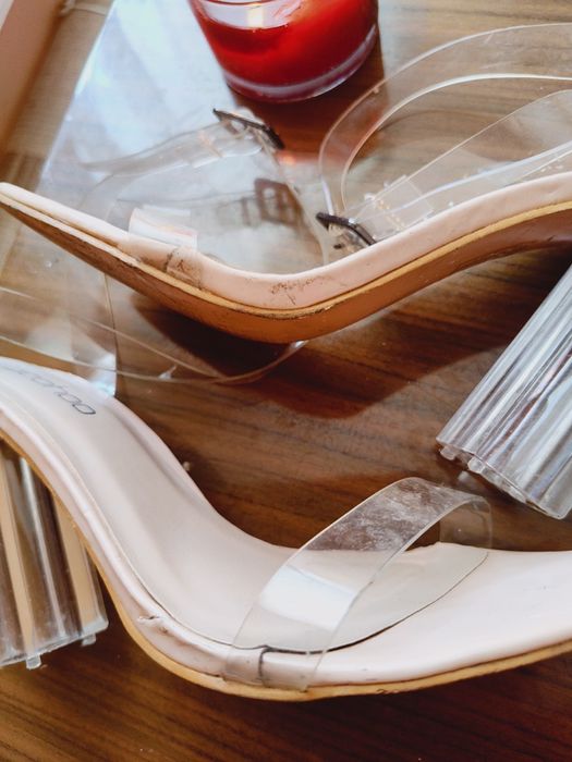 Transparentne przezroczyste sandały na słupku 38