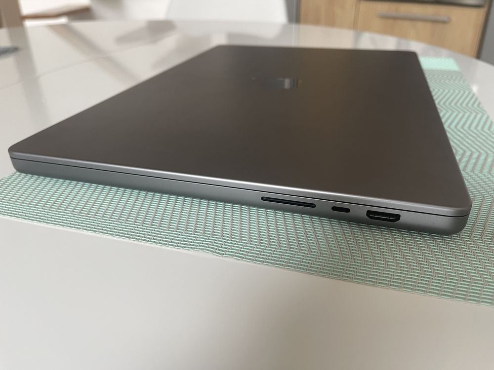 Новий максимальний Macbook Pro 16" 2021 M1 Max 64GB 1ТB 32GPU 2600$