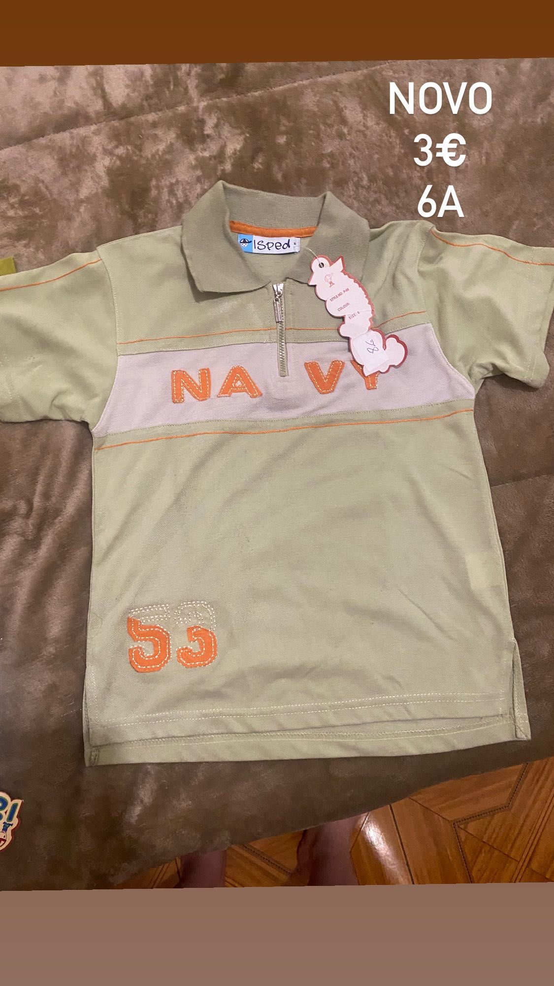 Roupa de criança nova com etiqueta