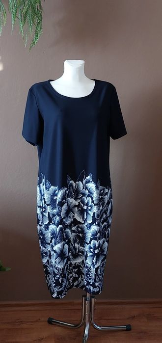 Sukienka z krótkim rękawem rozmiar 50