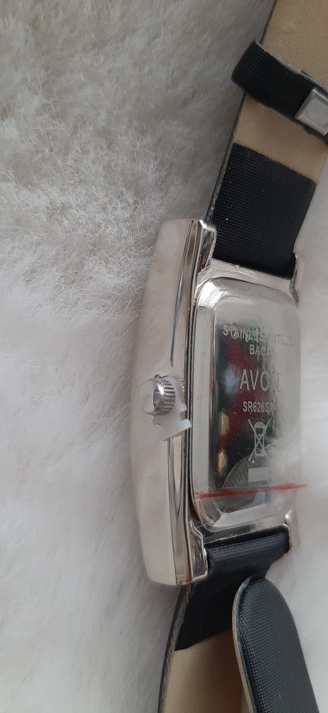 Zegarek Avon Eternal Love z kryształkami Swarovskiego