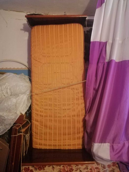 Продам ліжко полуторне