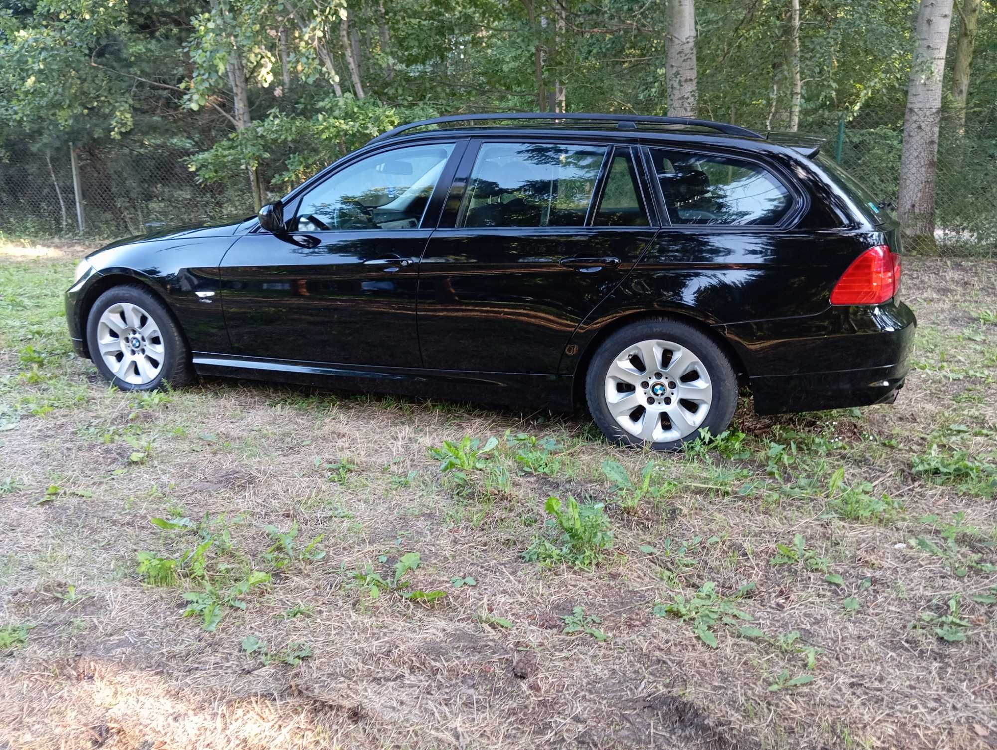BMW E90 318i ekonomiczny, dynamiczny z 2010 roku