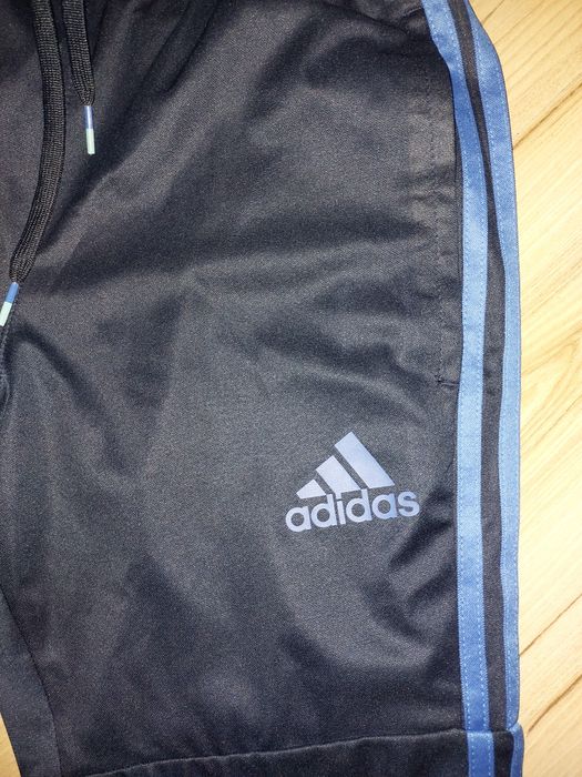 Nowe oryginalne spodenki piłkarskie Adidas