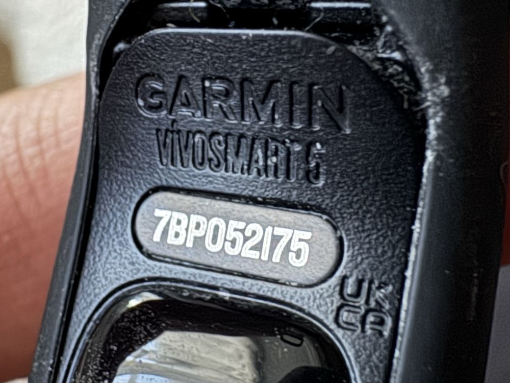 Фітнес-трекер Garmin Vivosmart 5