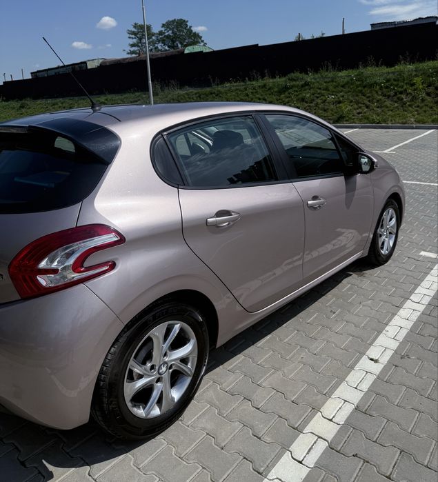 Продаю  Peugeot 208