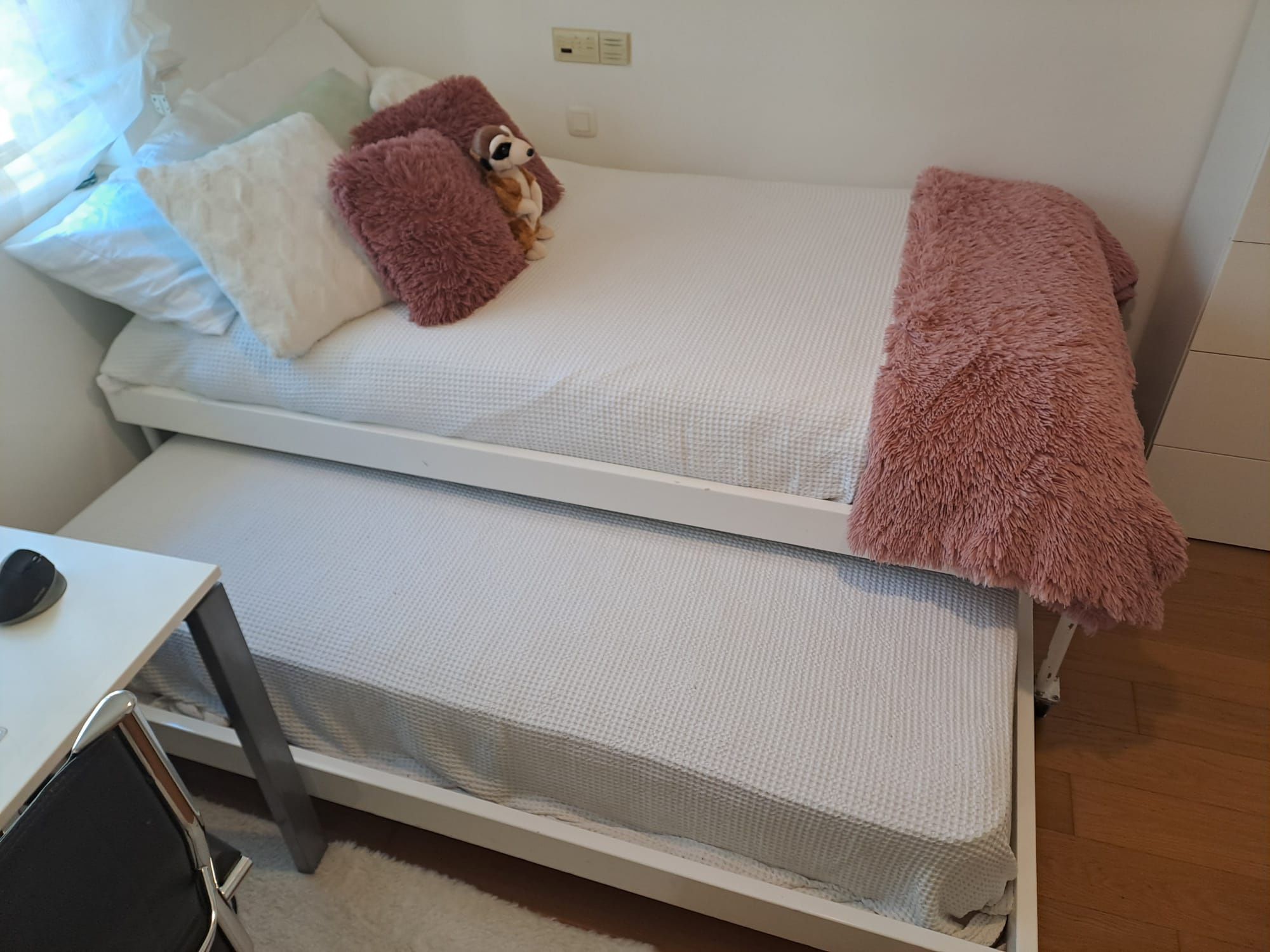 Cama de casal com cama extra